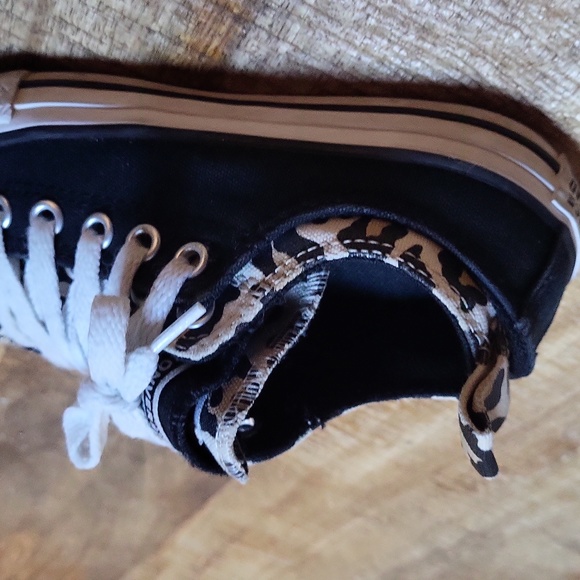 Kid's Converse - Picture 2 of 5